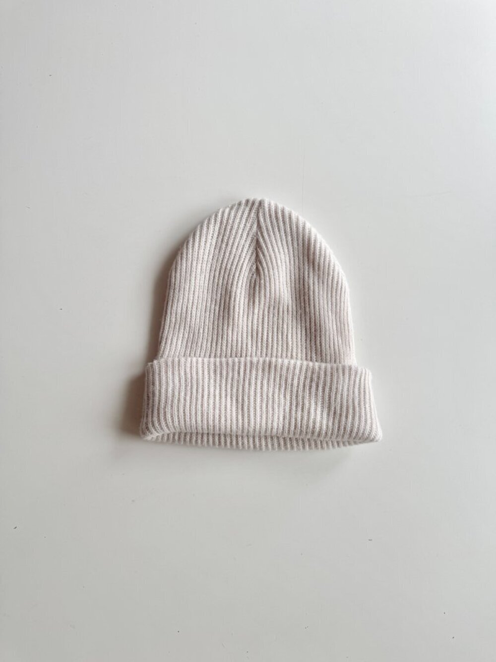 Aritzia MAIN CHARACTER Snowflake Ivory Acrylic Knit Ribbed Beanie Hat, One Size